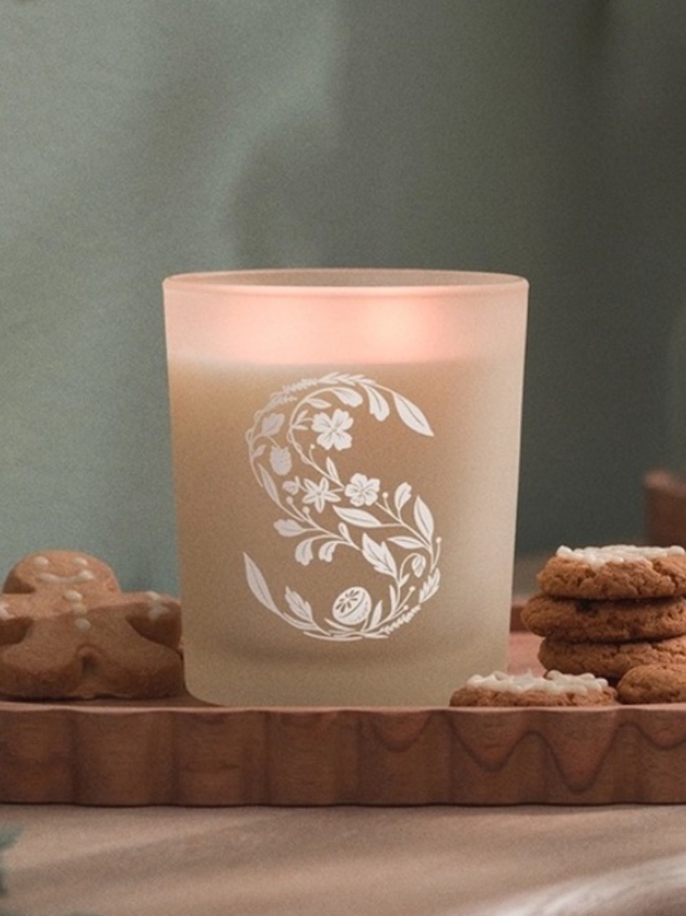 Scentsy Gingerbread Hugs Scented Candle 2 wicks frosted glass jar NIB